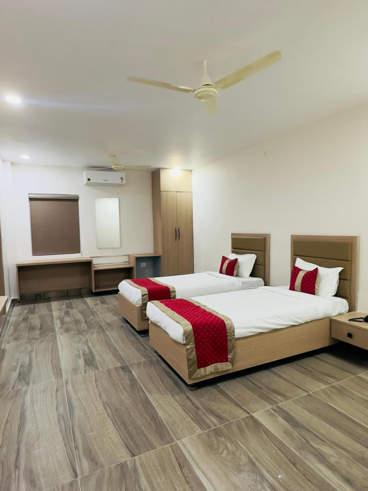 Hotel Raga Karimnagar Dış mekan fotoğraf